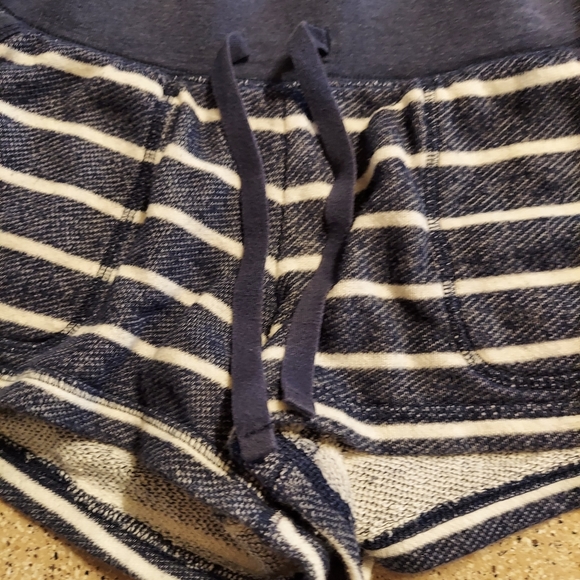 Gap Body XS striped navy white shorts pockets - Picture 2 of 5
